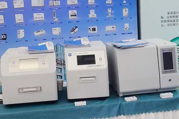 重点展示了包括气体透过率测试仪、红外法水蒸气透过率测试仪、气相色谱仪等仪器