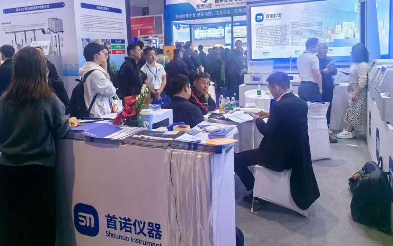 行业同仁纷纷驻足首诺仪器展台